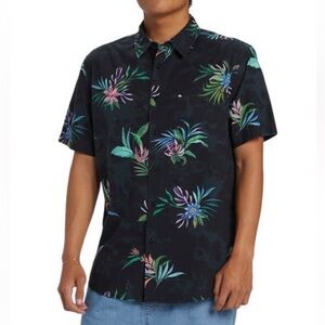 Quiksilver Apero Floral Short Sleeve Button-Up Shirt, Medium, NWT